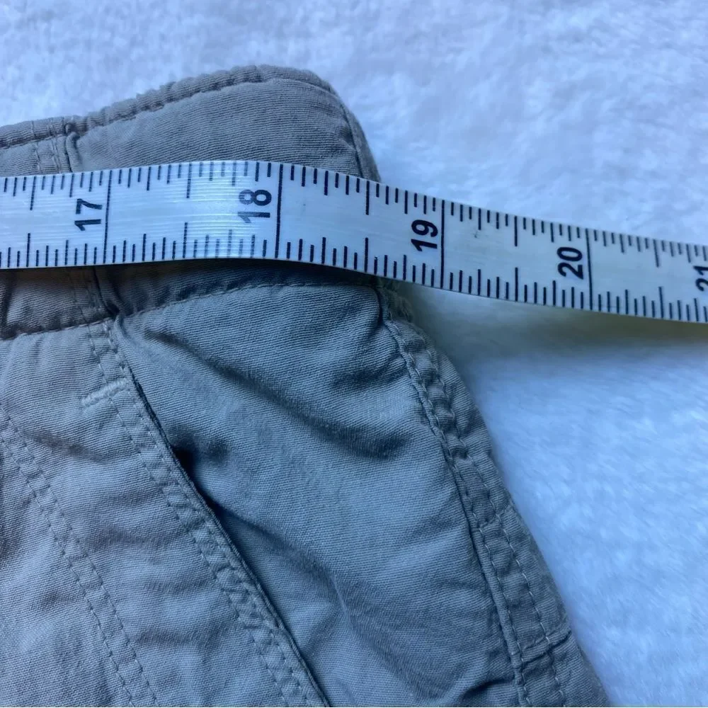 The North Face Light Khaki Shorts W/Mesh Liner